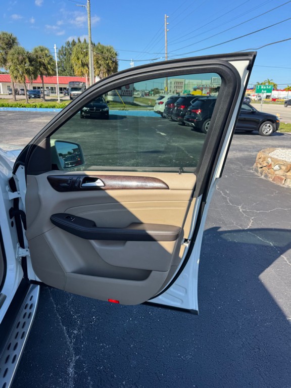 2013 Mercedes-Benz M-Class Image 16