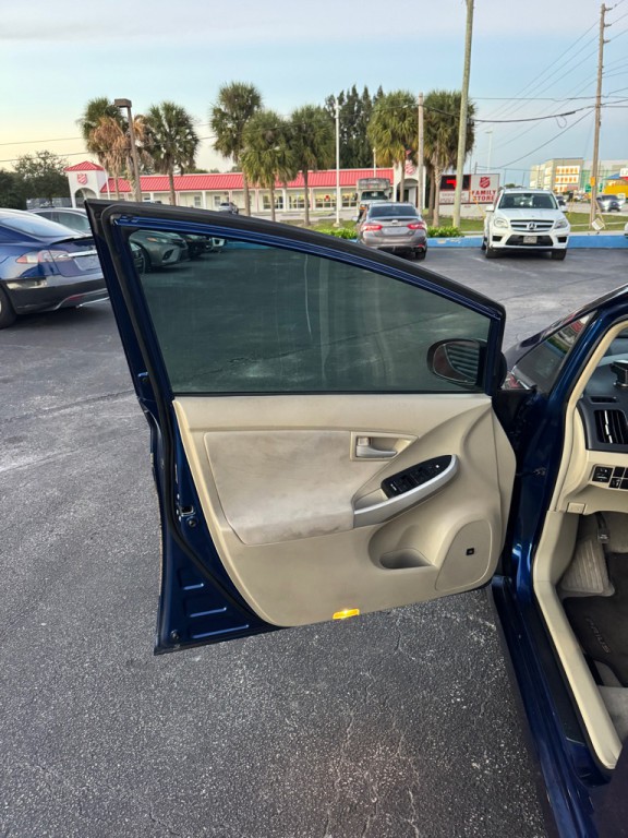 2011 Toyota Prius Image 13