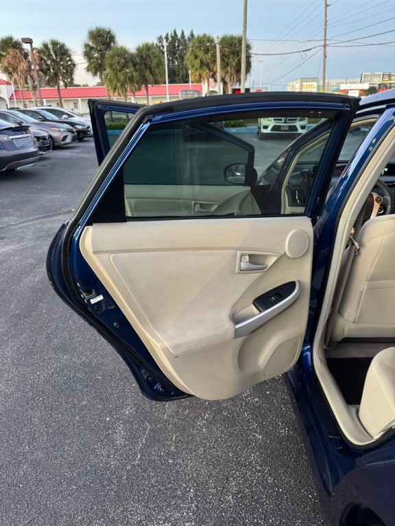 2011 Toyota Prius Image 14