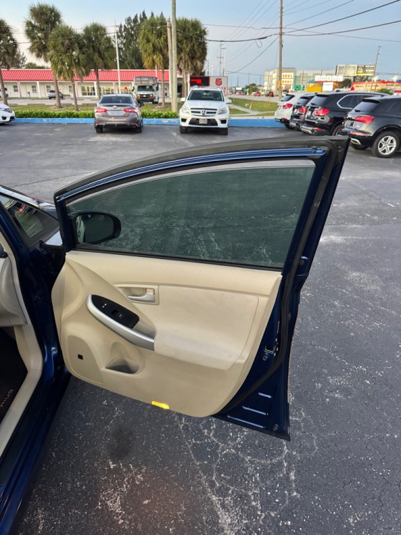 2011 Toyota Prius Image 16