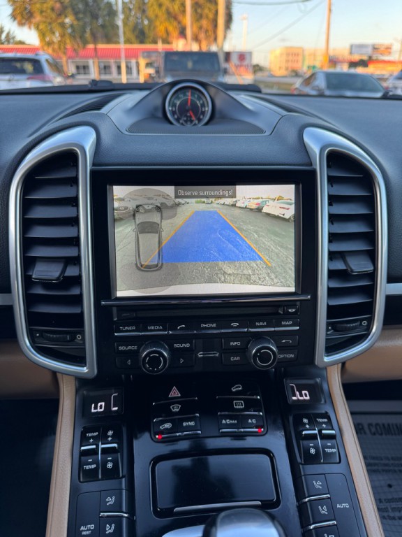 2016 Porsche Cayenne Image 10