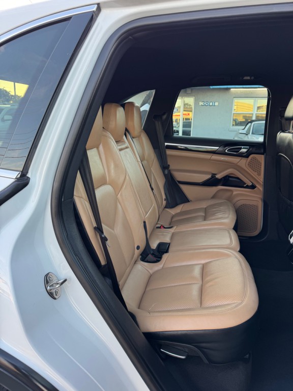 2016 Porsche Cayenne Image 13