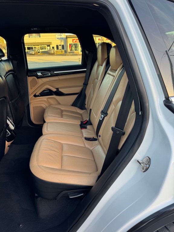 2016 Porsche Cayenne Image 14