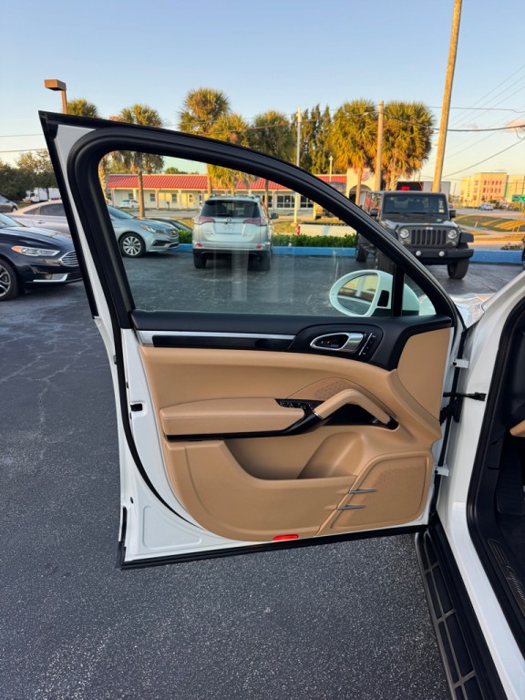 2016 Porsche Cayenne Image 15