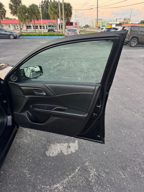 2015 Honda Accord Image 16