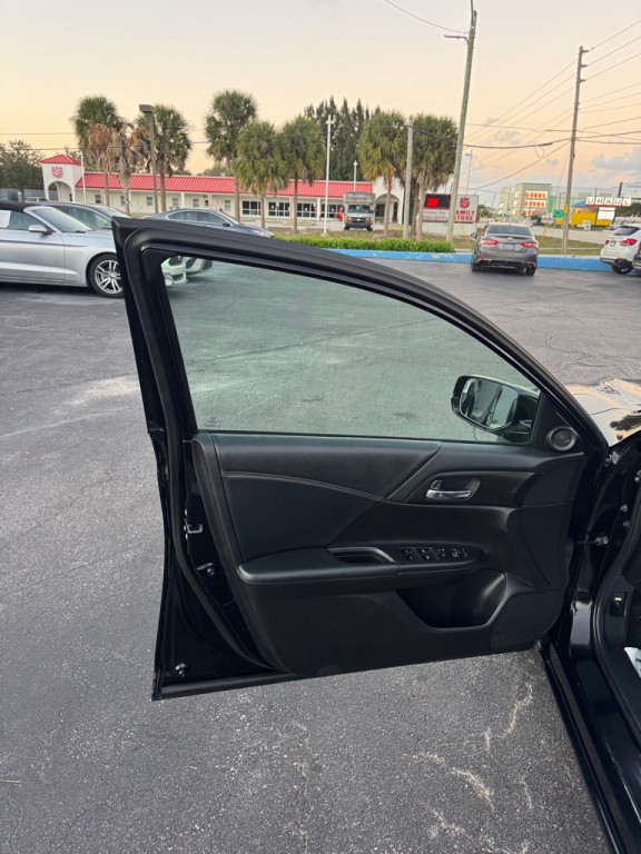 2015 Honda Accord Image 17