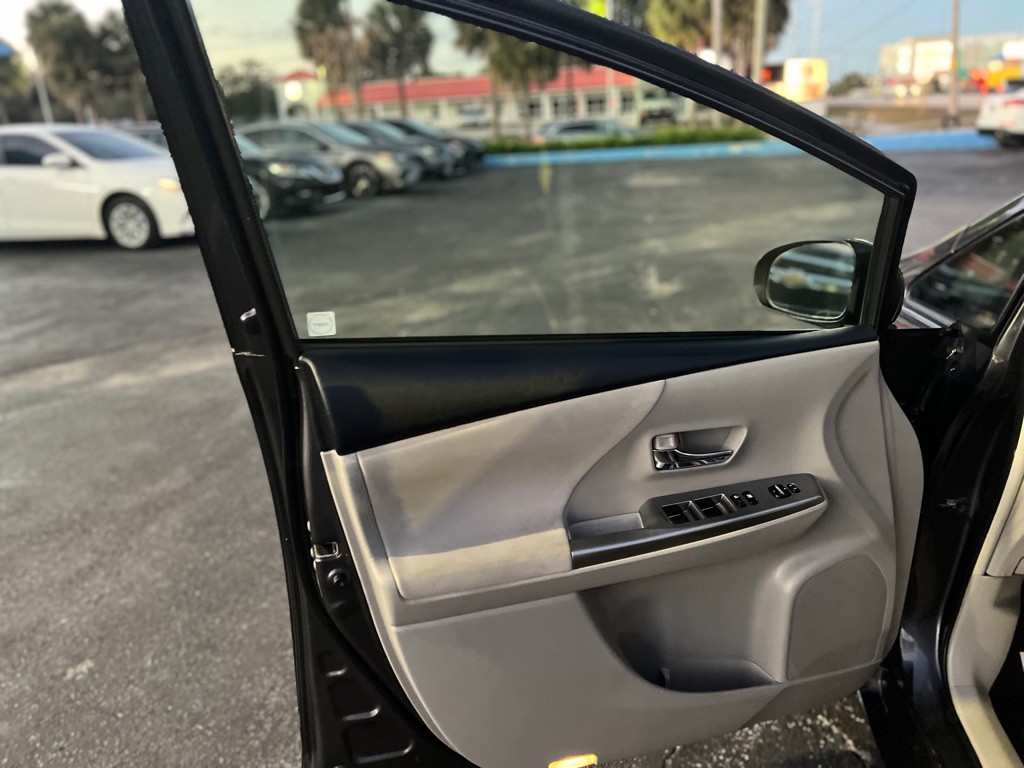 2015 Toyota Prius Image 6