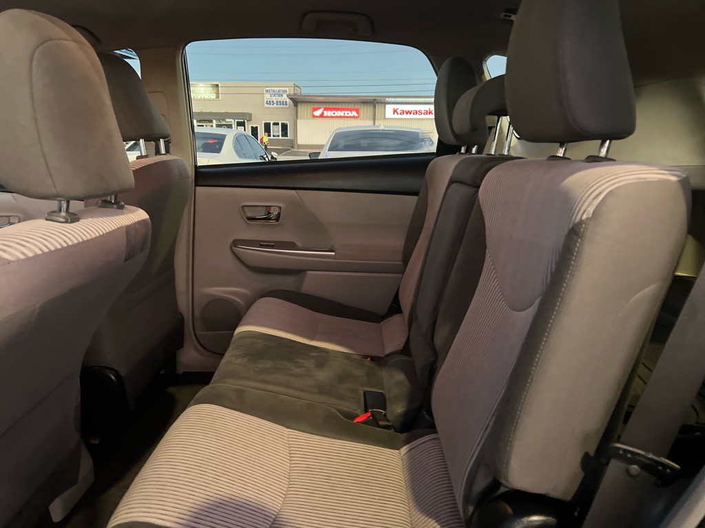 2015 Toyota Prius Image 9