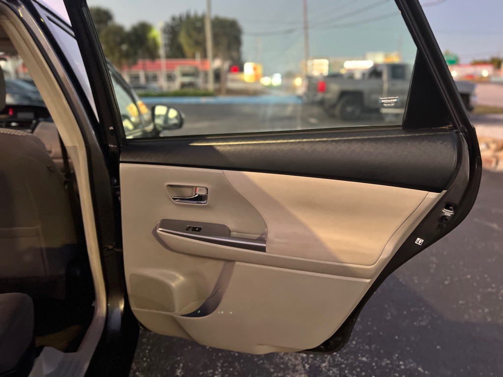 2015 Toyota Prius Image 10