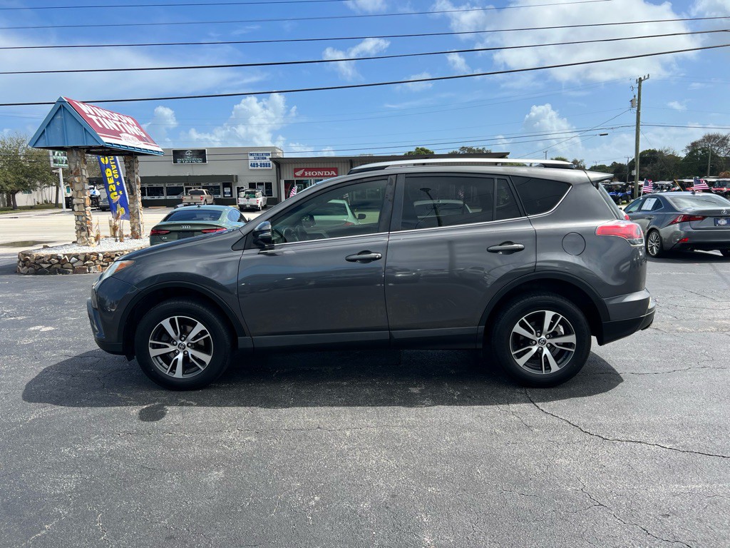 2017 Toyota Rav4 Image 2