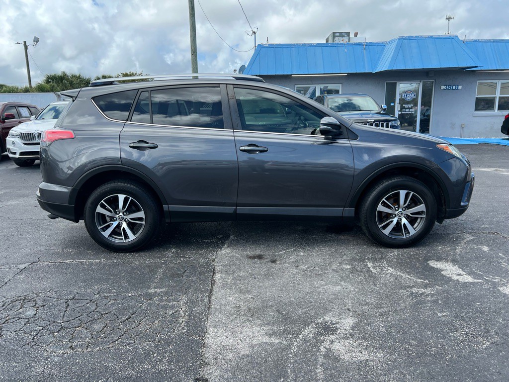 2017 Toyota Rav4 Image 5