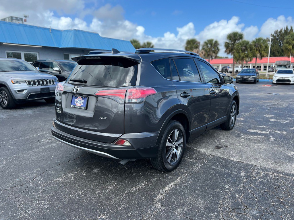 2017 Toyota Rav4 Image 6