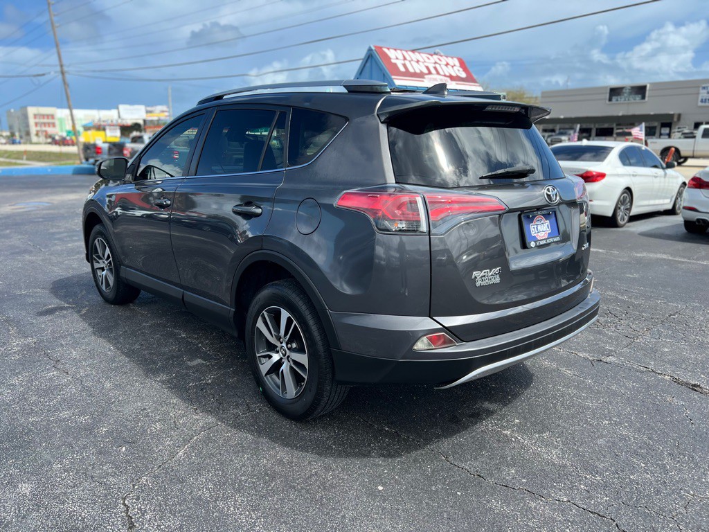 2017 Toyota Rav4 Image 8