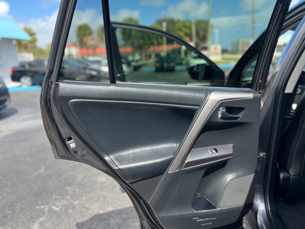 2017 Toyota Rav4 Image 11