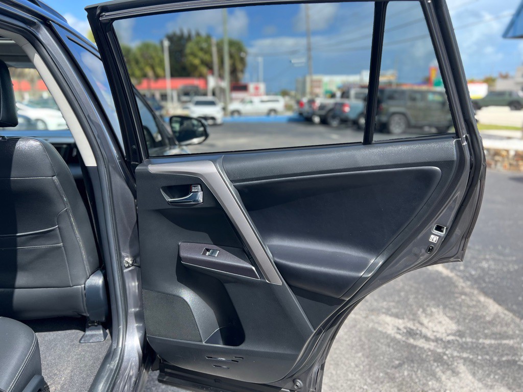 2017 Toyota Rav4 Image 13