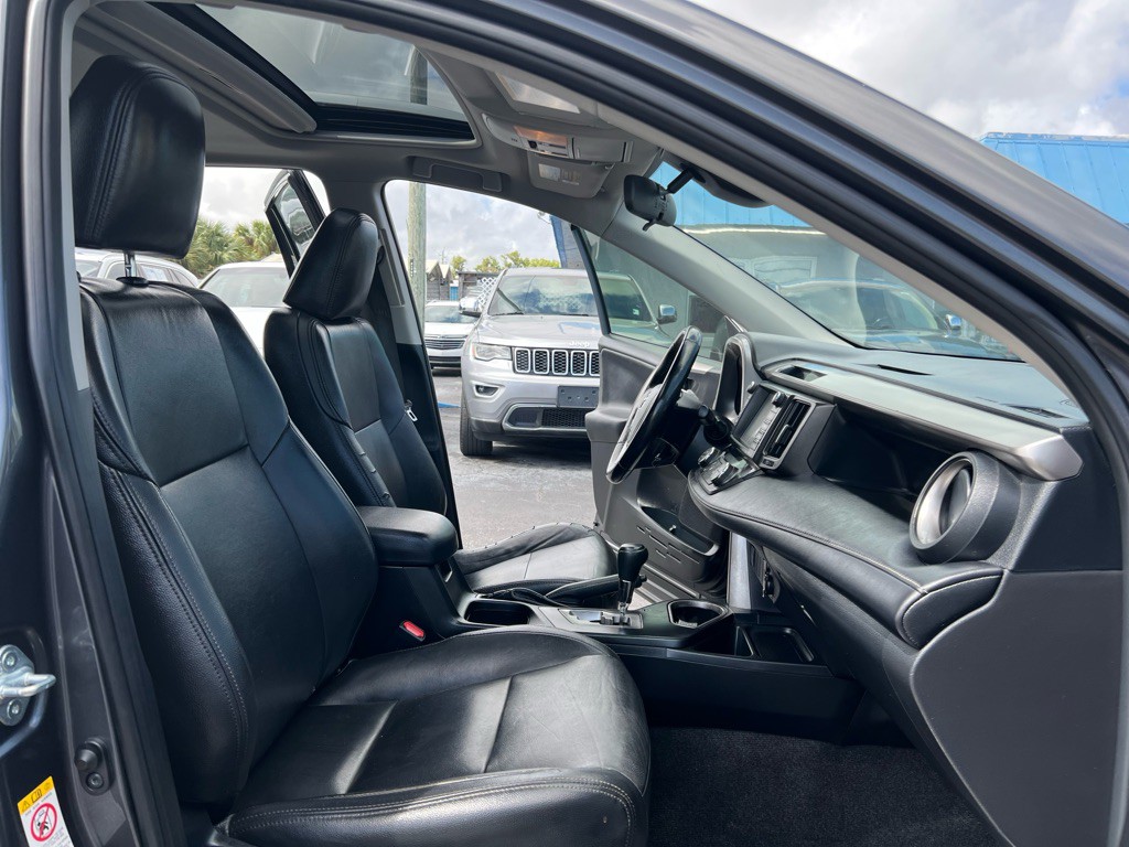 2017 Toyota Rav4 Image 16