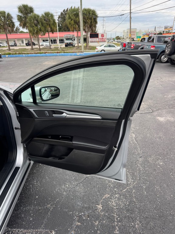 2014 Ford Fusion Image 16