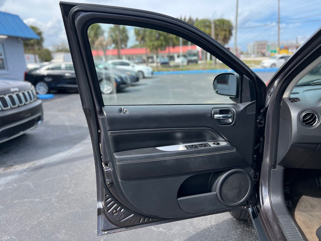 2015 Jeep Compass Image 9