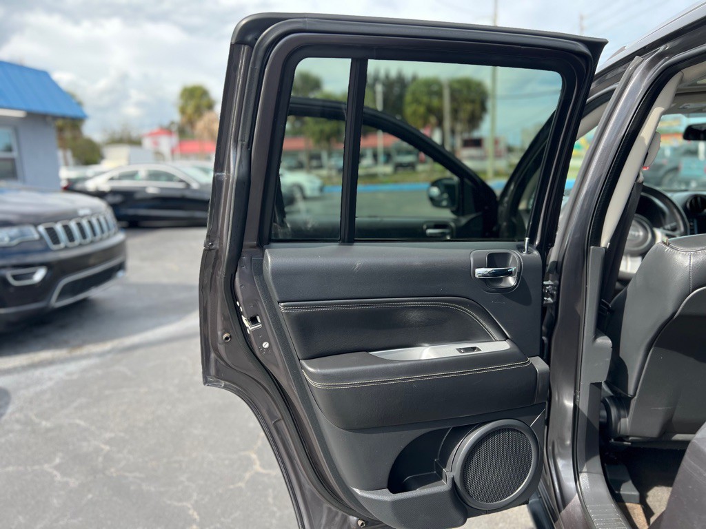 2015 Jeep Compass Image 12