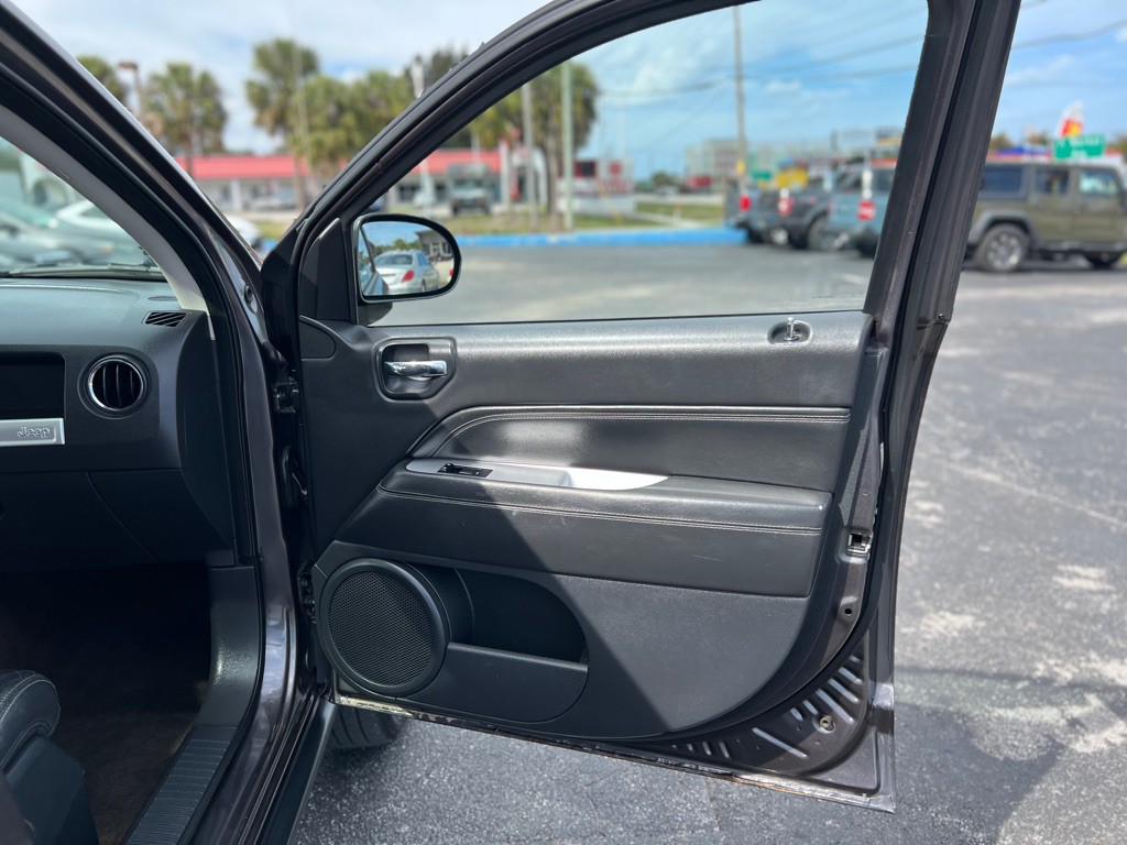 2015 Jeep Compass Image 16