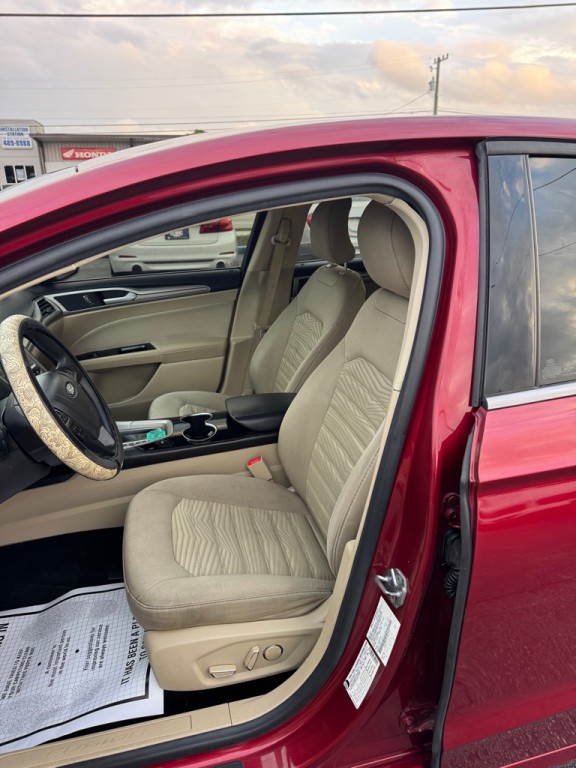 2016 Ford Fusion Image 11