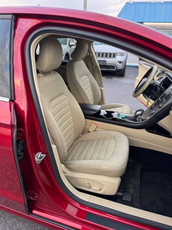 2016 Ford Fusion Image 12