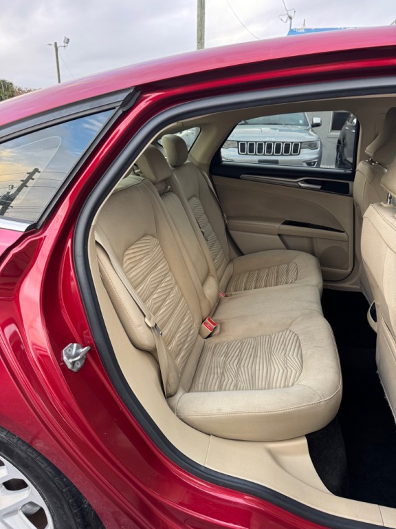 2016 Ford Fusion Image 14