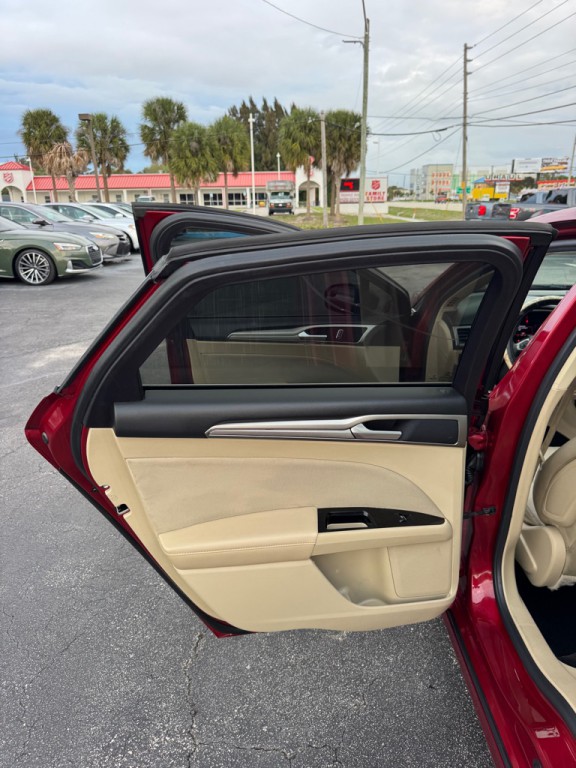 2016 Ford Fusion Image 16