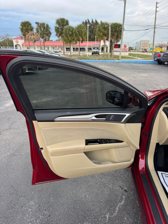 2016 Ford Fusion Image 17