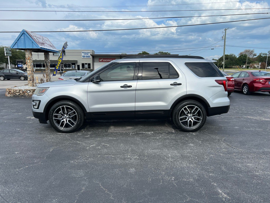 2017 Ford Explorer Image 2