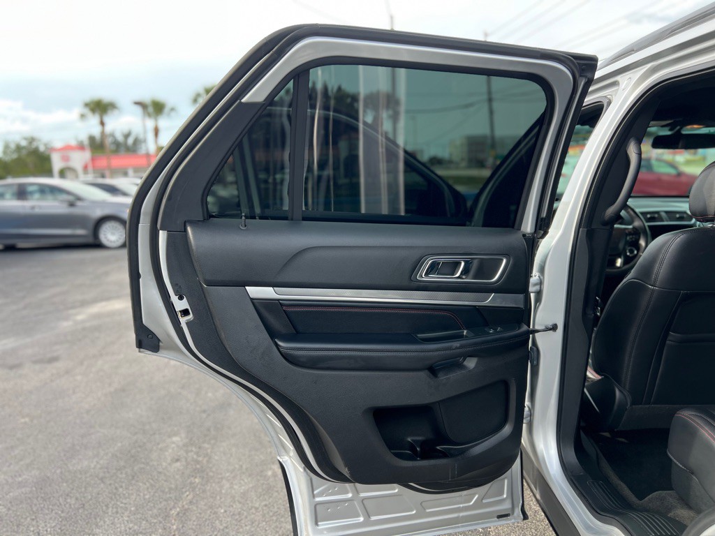 2017 Ford Explorer Image 11