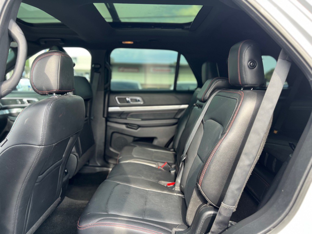 2017 Ford Explorer Image 12