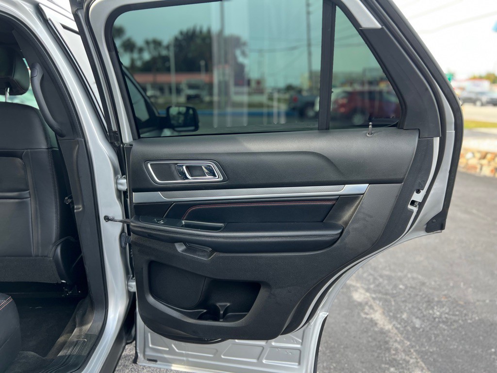 2017 Ford Explorer Image 14