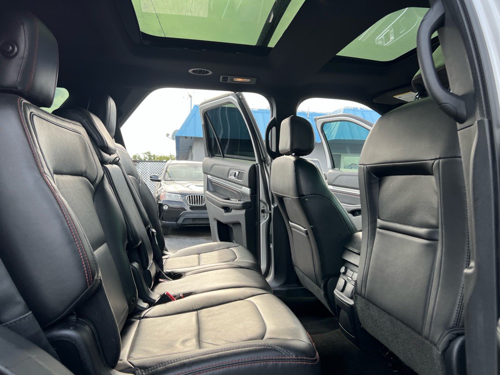 2017 Ford Explorer Image 15