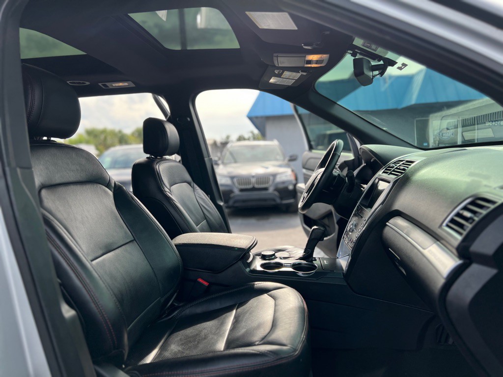 2017 Ford Explorer Image 18