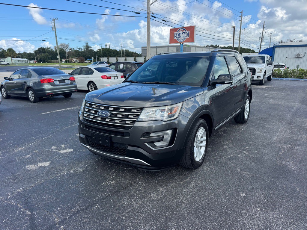 2017 Ford Explorer Image 2