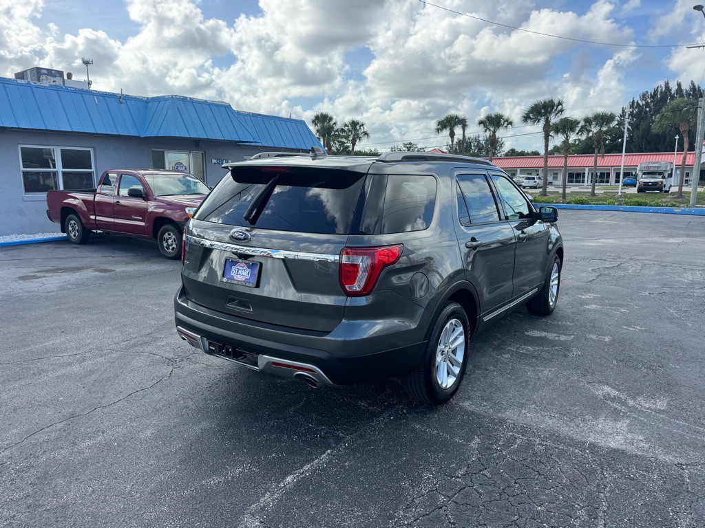 2017 Ford Explorer Image 8