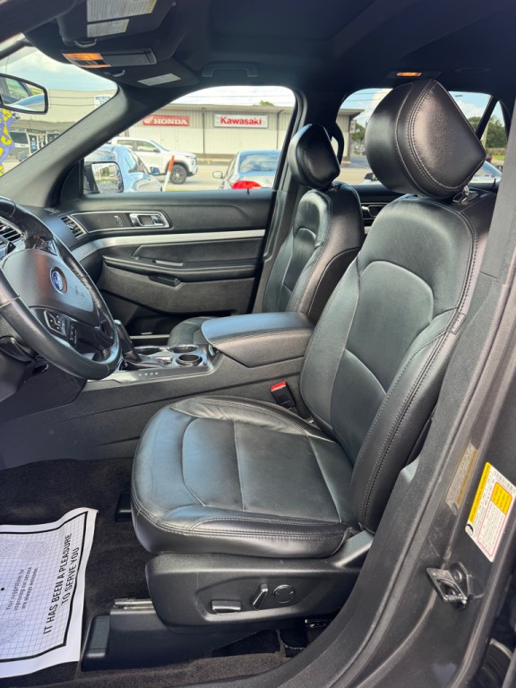 2017 Ford Explorer Image 12