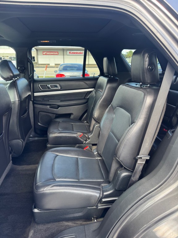 2017 Ford Explorer Image 16