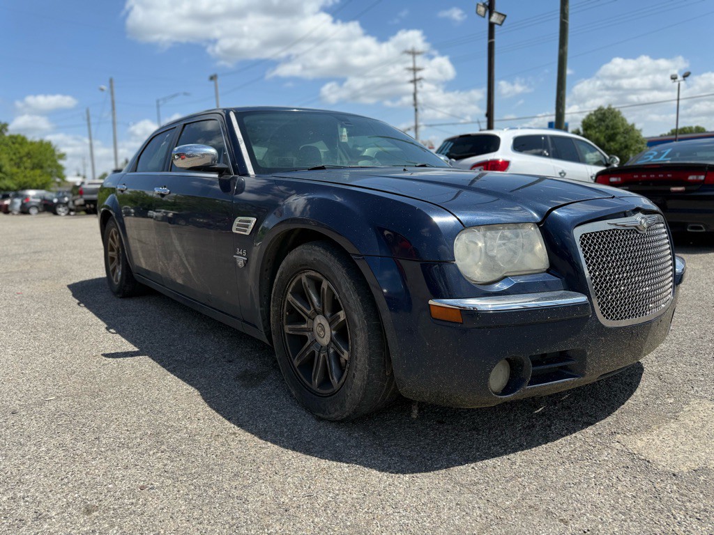 2006 Chrysler 300 Image 2