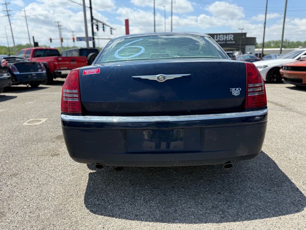 2006 Chrysler 300 Image 8