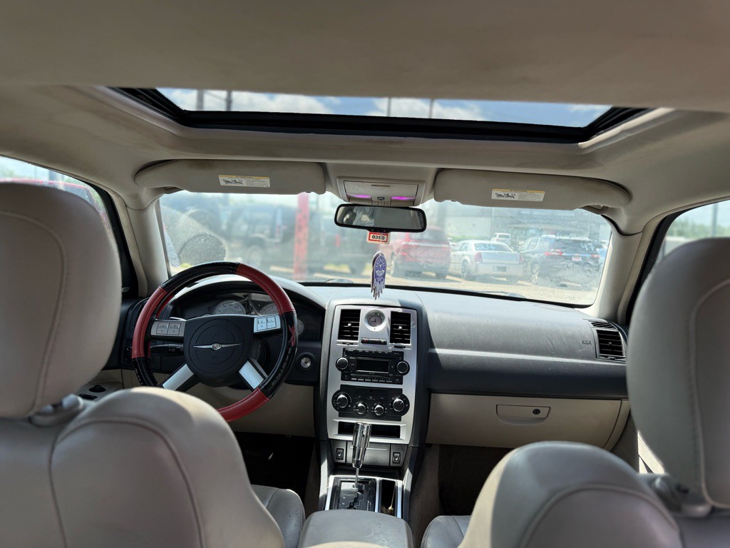 2006 Chrysler 300 Image 9
