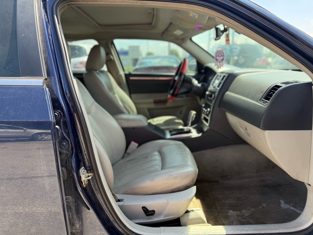 2006 Chrysler 300 Image 11
