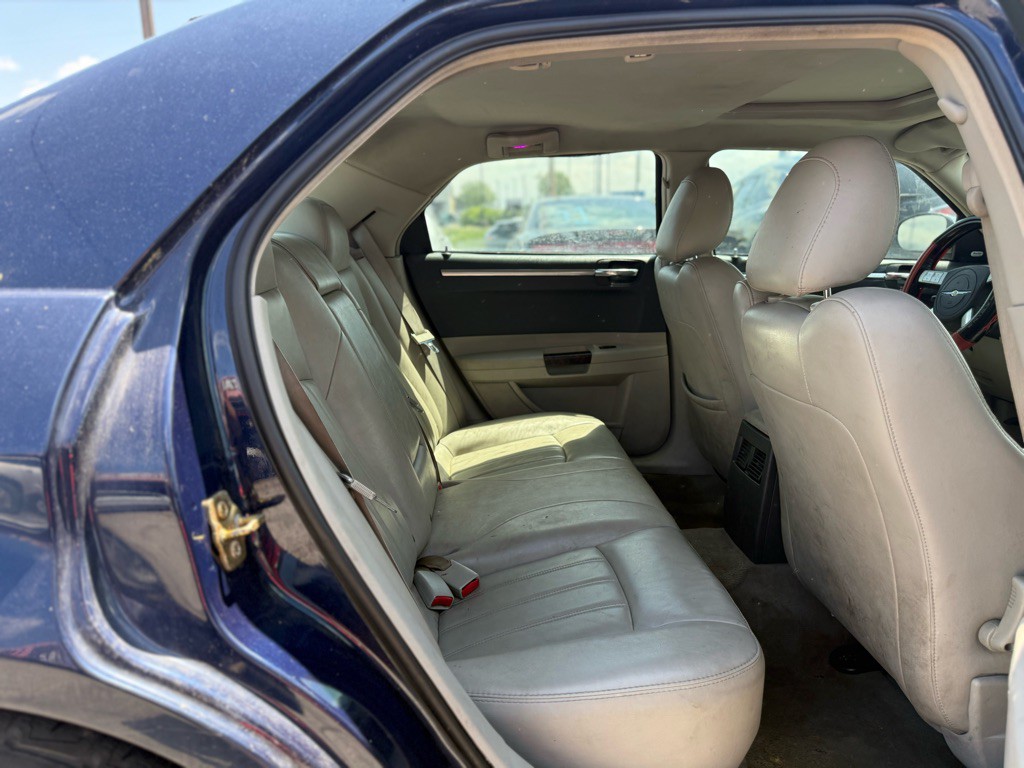 2006 Chrysler 300 Image 13