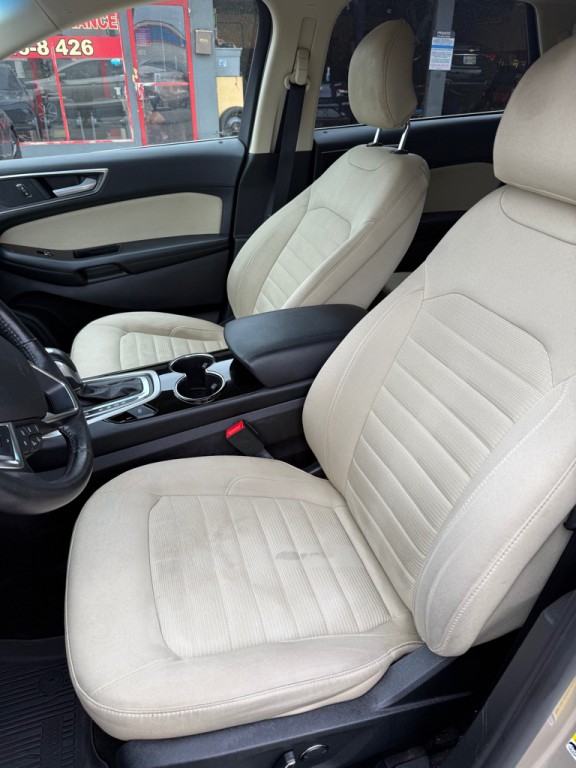 2017 Ford Edge Image 8