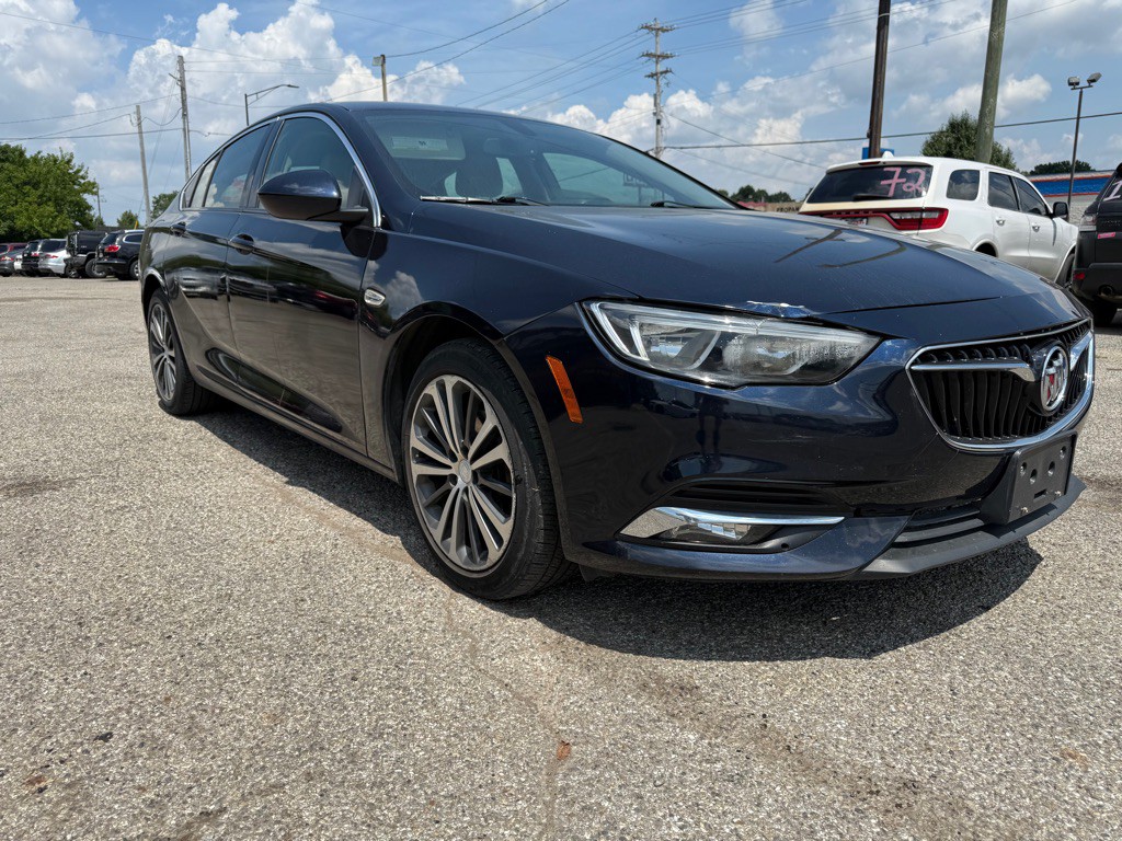 2018 Buick Regal Image 2