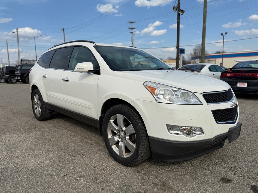 2012 Chevrolet Traverse Image 2