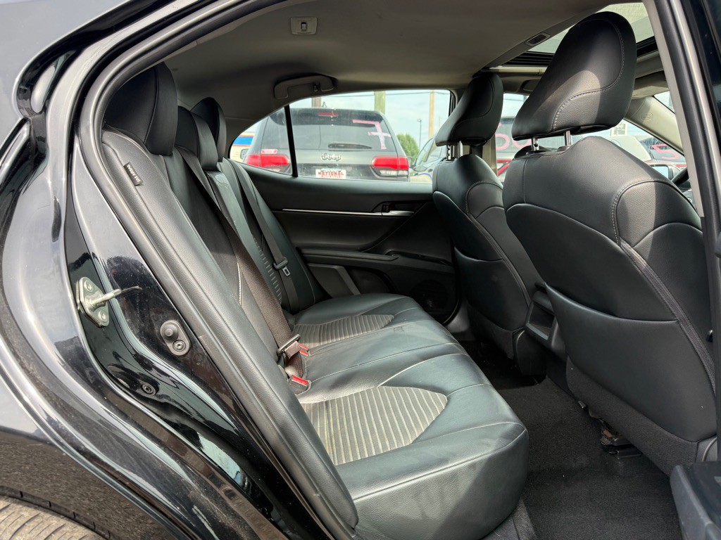 2019 Toyota Camry Image 12