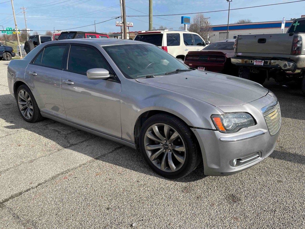 2014 Chrysler 300 Image 2