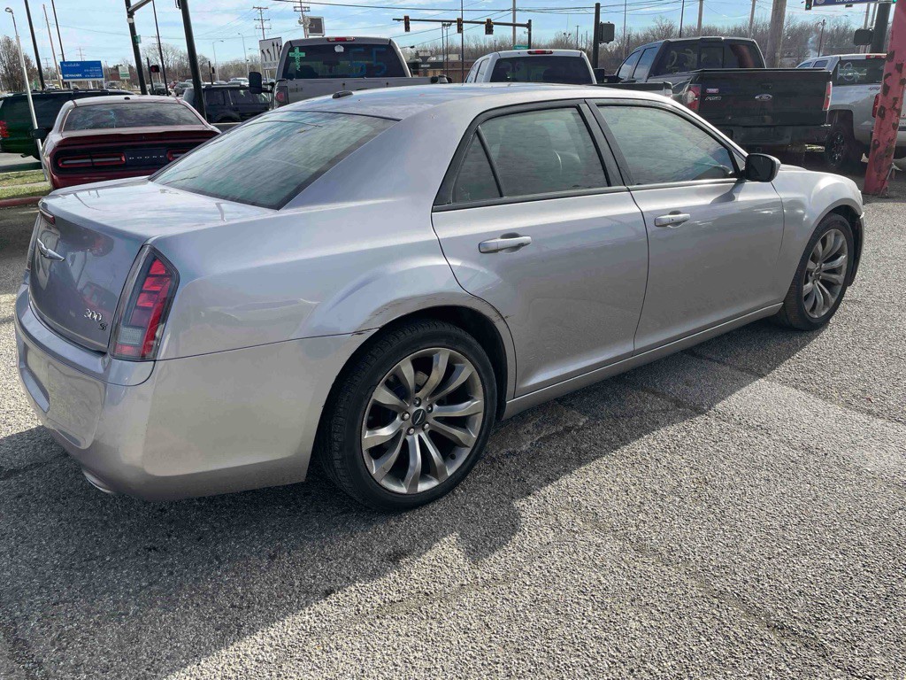 2014 Chrysler 300 Image 4